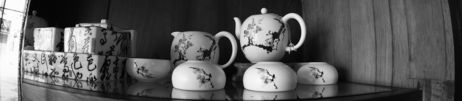 Bộ ấm trà Hoa mai đen trắng