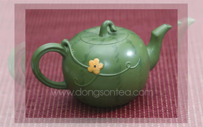 Traditional ceramic tea pot 1