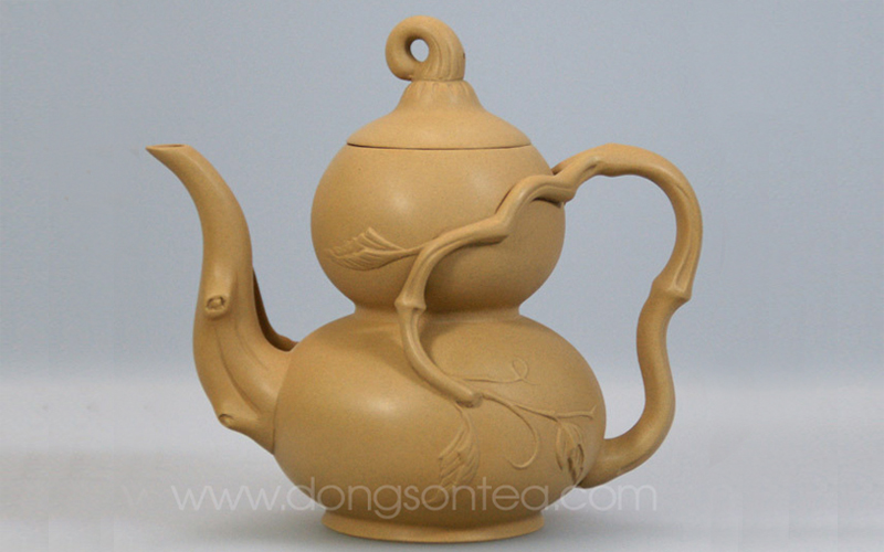 Traditional ceramic tea pot  7004