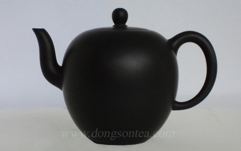 Traditional ceramic tea pot  5501