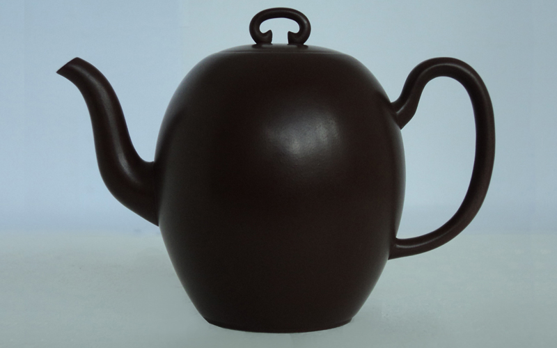 Traditional ceramic tea pot  5502