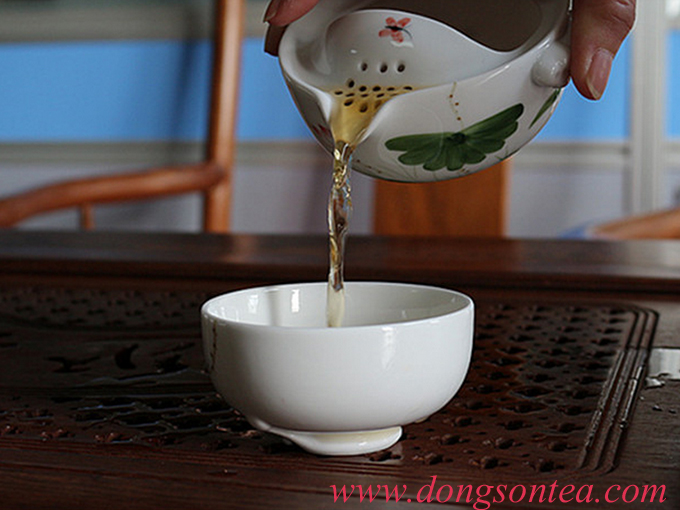 Ấm trà sứ độc ẩm hoa sen Ấm trà sứ độc ẩm hoa sen